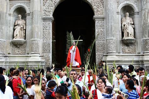 how do they celebrate easter in mexico